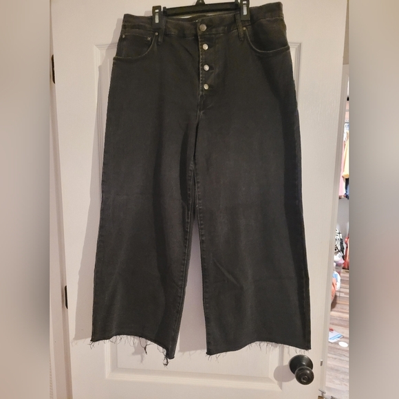Time and Tru Womens Size 16 Cropped Flare Black Jeans - Picture 1 of 3